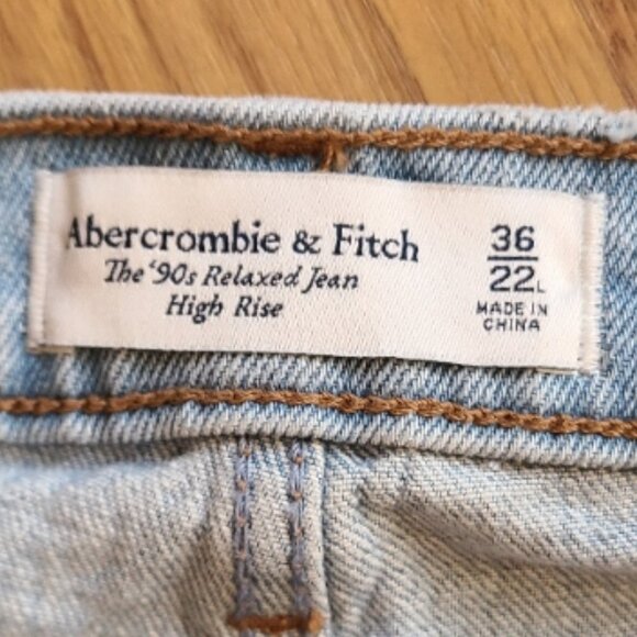 NEW NWT! ABERCROMBIE & FITCH THE '90s RELAXED JEAN HIGH RISE RIPPED DENIM 36/22L - Picture 8 of 8